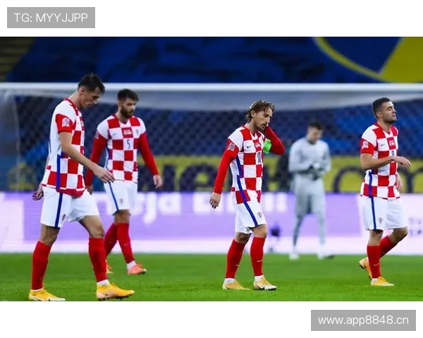 尤文中场关键战连接乏力，表面运转正常实则组织断层