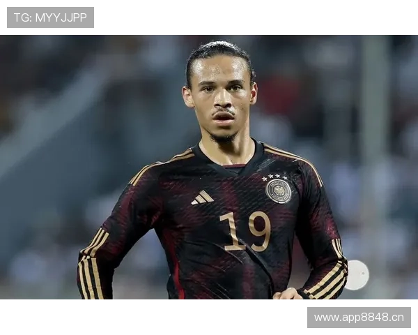 杜埃与萨内：边锋与中场角色的结构差异解析