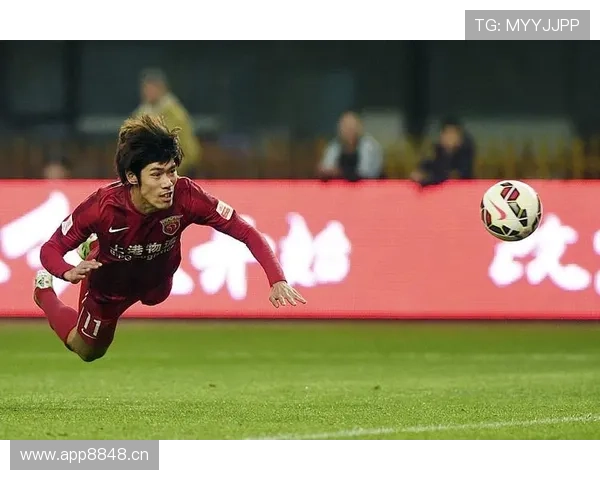 杨昊训练室又加一个豪华健身器材，普通球员估计得哭了吧？