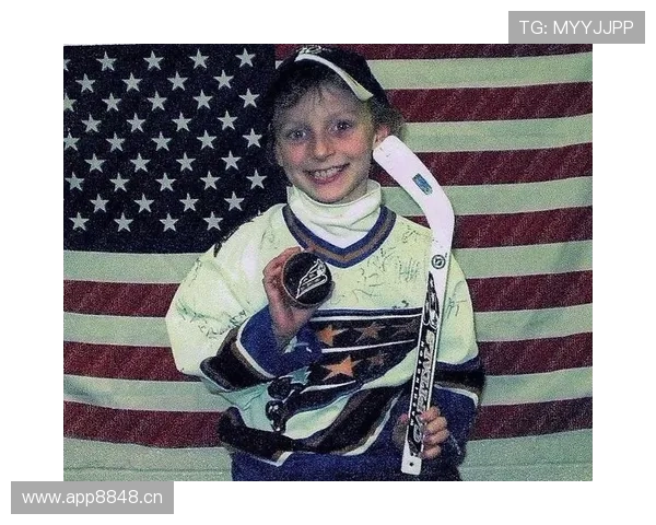 凯蒂·莱德基这生活，训练室像豪宅，外面却像普通邻居家那水壶还没人替换？